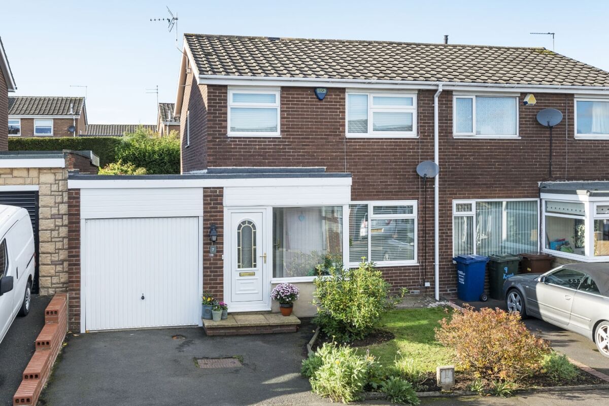 3 bed semidetached house for sale in Kearton Avenue, Chapel Park