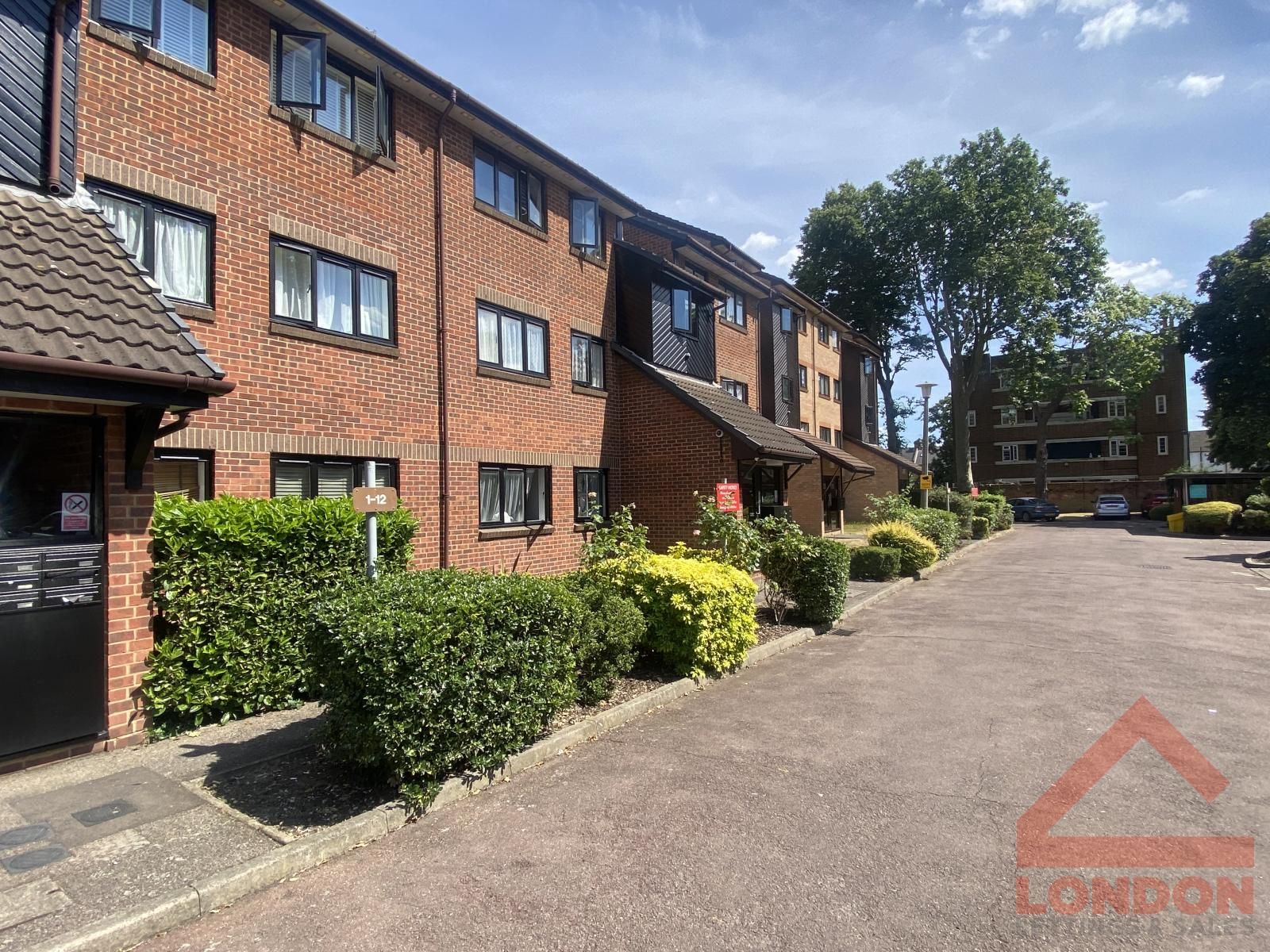 Room to rent in St. Christophers Gardens, Thornton Heath CR7 Zoopla