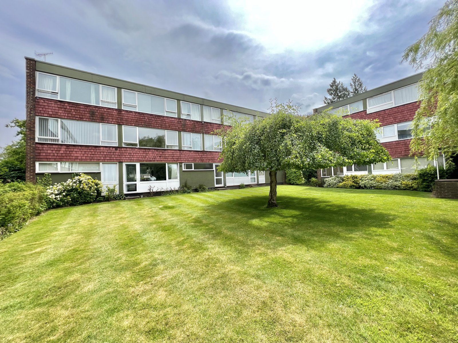 2 bed flat for sale in Boxgrove Avenue, Guildford, Surrey GU1 Zoopla
