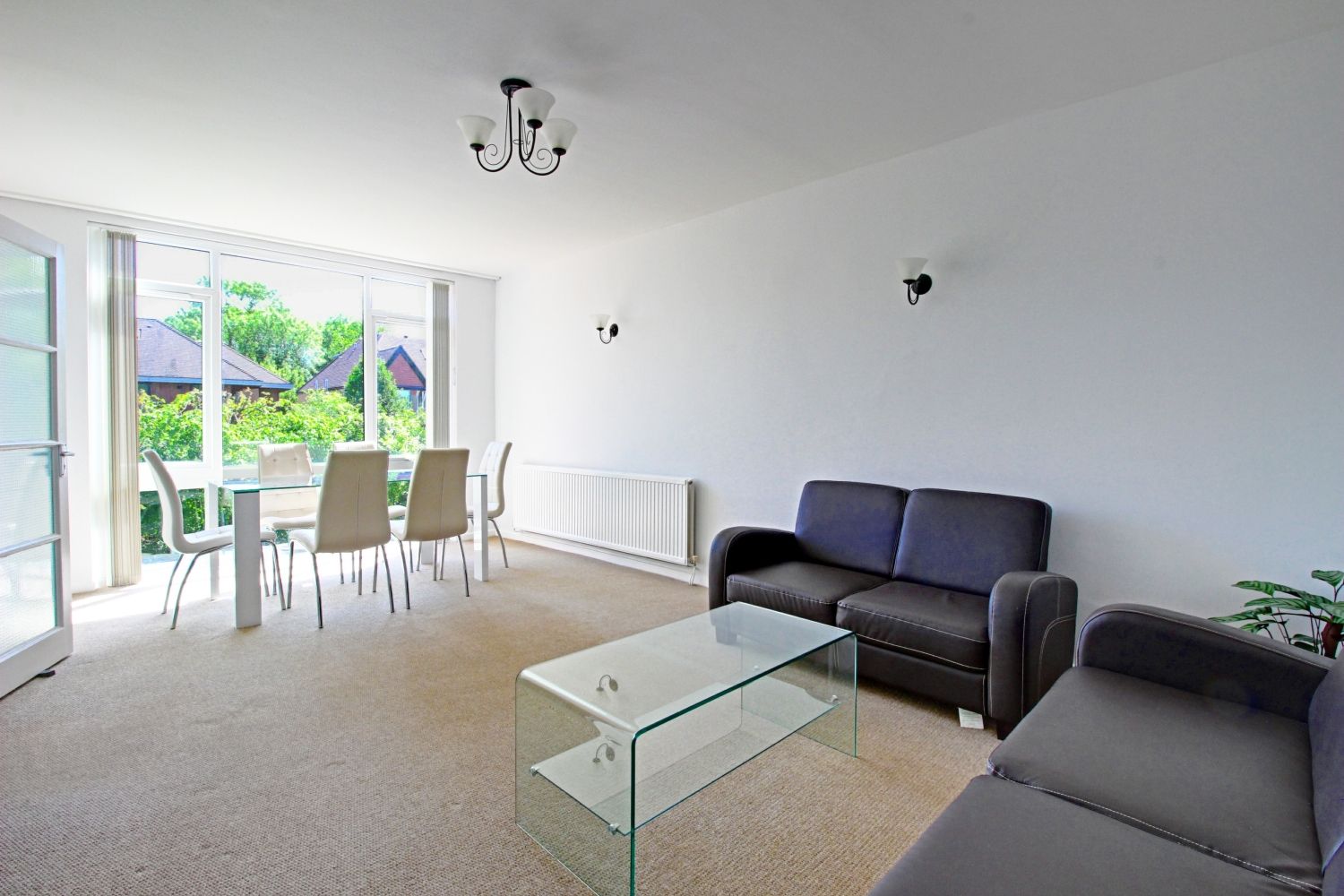 2 bed flat to rent in Garden Court, Holden Road, Woodside Park, London