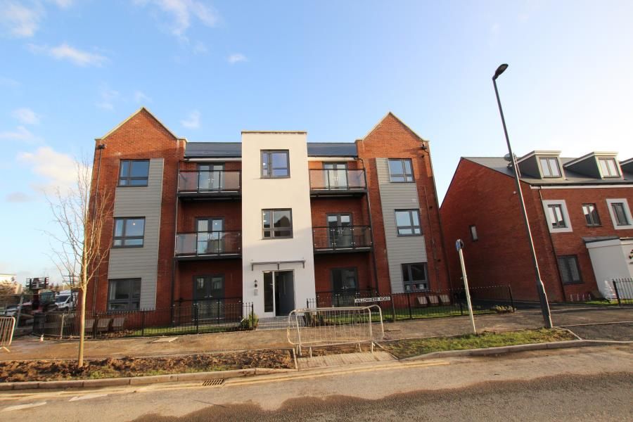 2 bed flat to rent in Willowherb Road, Emersons Green, Bristol BS16
