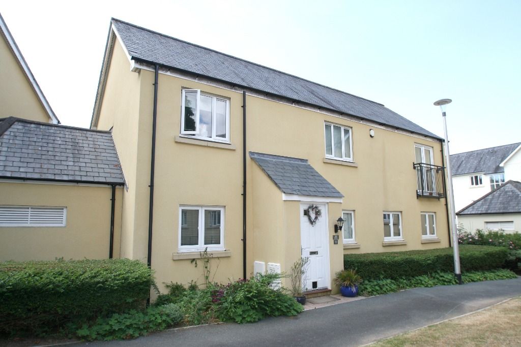 2 bed flat to rent in Echo Crescent, Manadon Park, Plymouth PL5 Zoopla