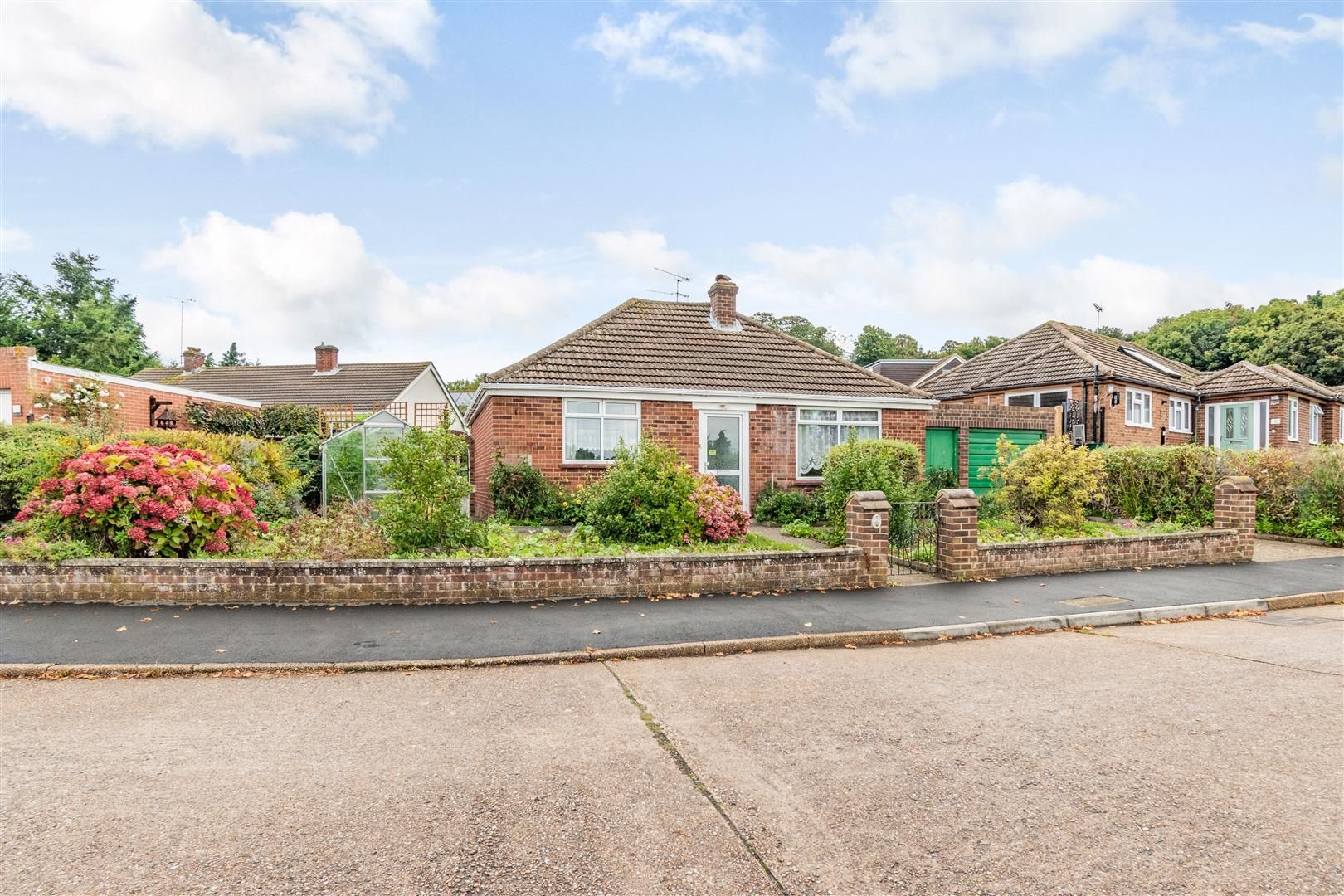 2 bed bungalow for sale in Courtlands, Teston, Maidstone ME18 Zoopla