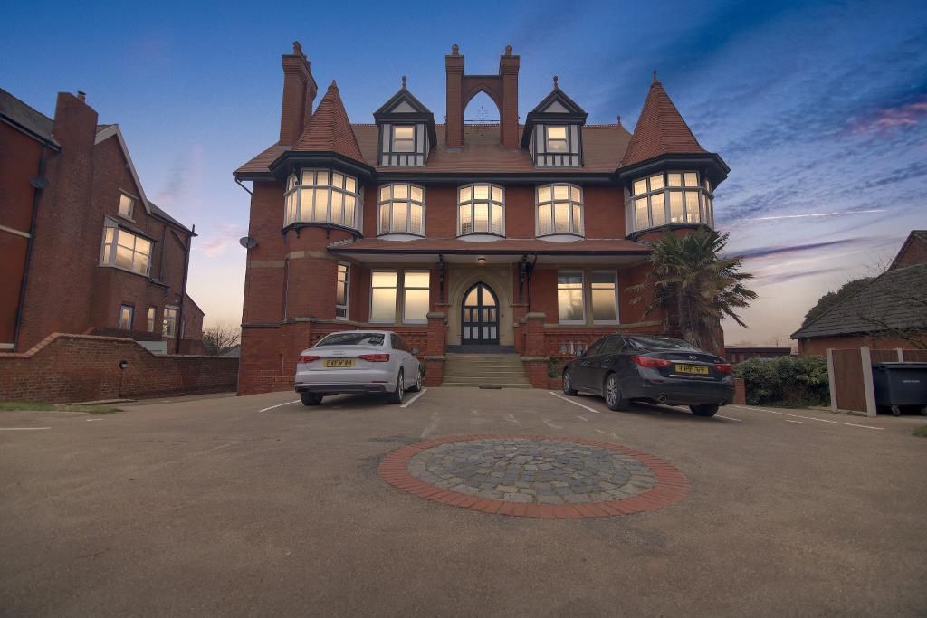 Cambridge Road, Southport, England PR9  