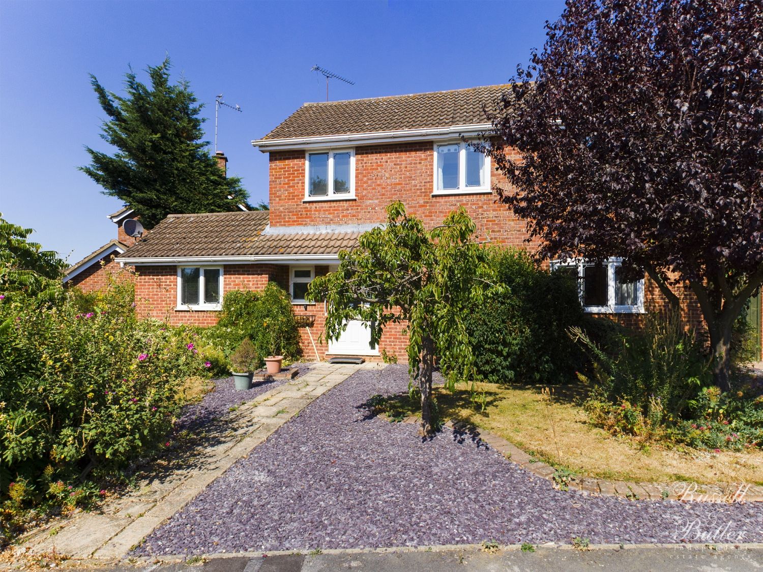 4 bed detached house for sale in Badgers Way, Buckingham
