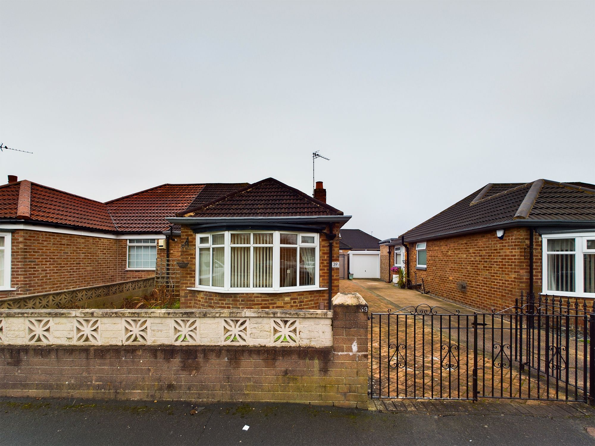 2 bed bungalow for sale in Kennerleigh Avenue, Leeds LS15 Zoopla