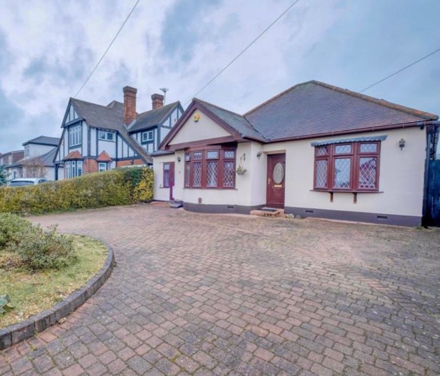 4 bed bungalow for sale in Chestnut Avenue, Grays RM16 Zoopla