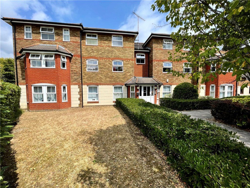 2 Bed Flat For Sale In Wingate Court, Aldershot, Hampshire Gu11 - Zoopla