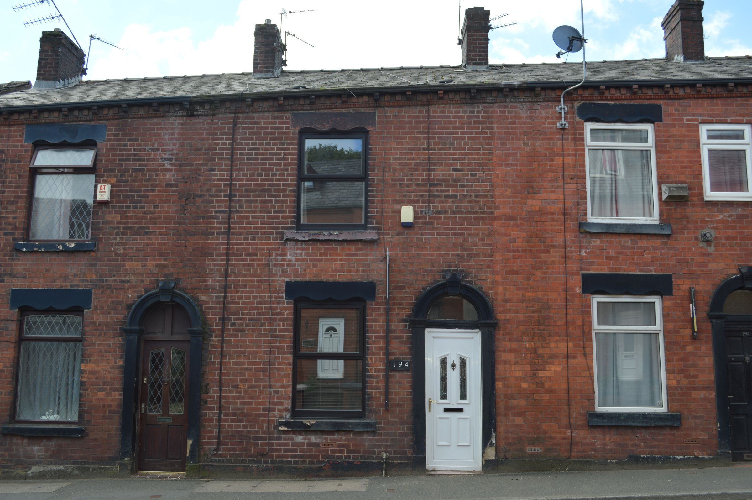2 bed terraced house to rent in Oldham Road, Oldham OL4 Zoopla