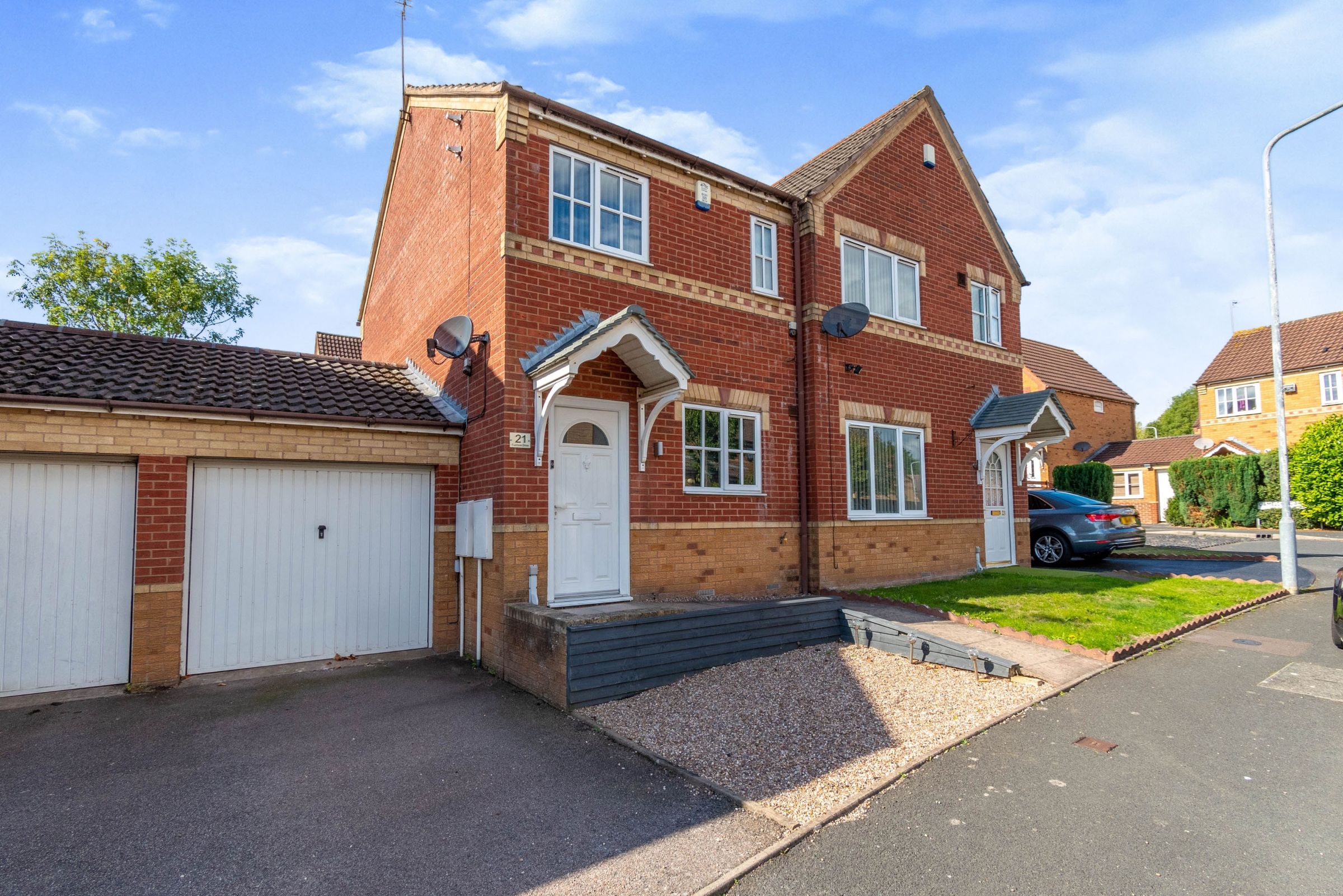 2 bed semidetached house for sale in Fuchsia Drive, Pendeford, Wolverhampton WV9 Zoopla