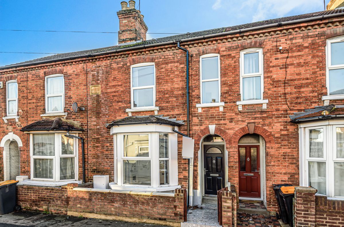 3 bed terraced house for sale in Foster Hill Road, Bedford MK40 Zoopla
