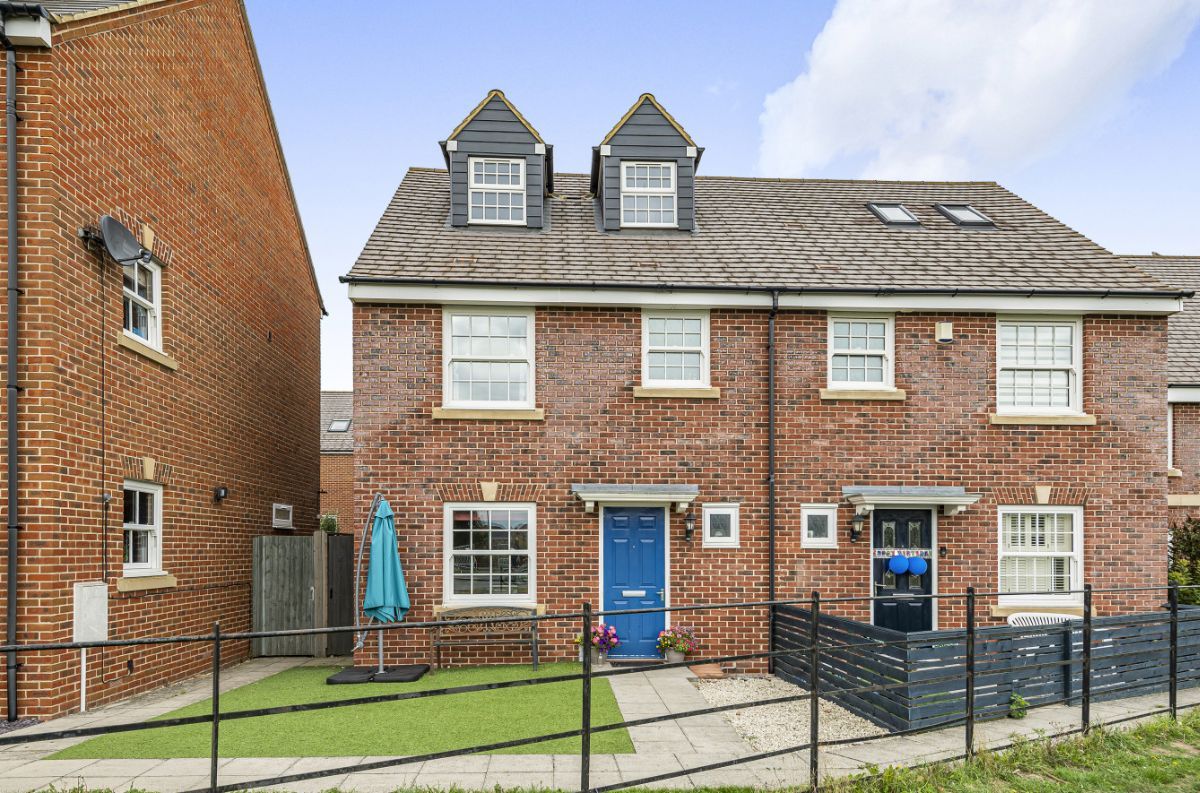 4 bed semidetached house for sale in Southern Cross, Wixams, Bedford