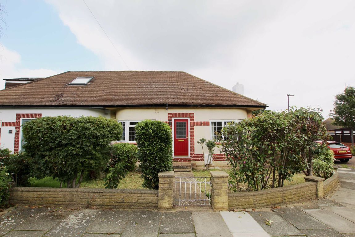 2 bed bungalow to rent in Rosecroft Gardens, Twickenham TW2 Zoopla