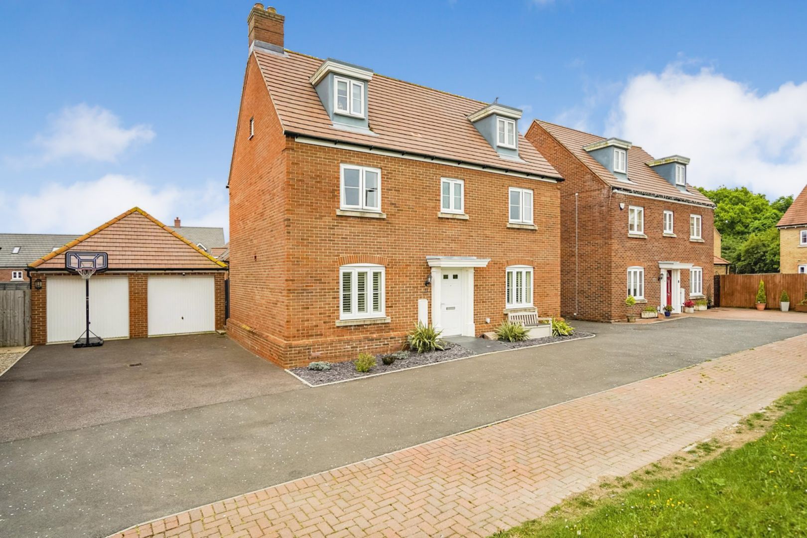 5 bed detached house for sale in Dunnock Close, Hemel Hempstead HP3 Zoopla