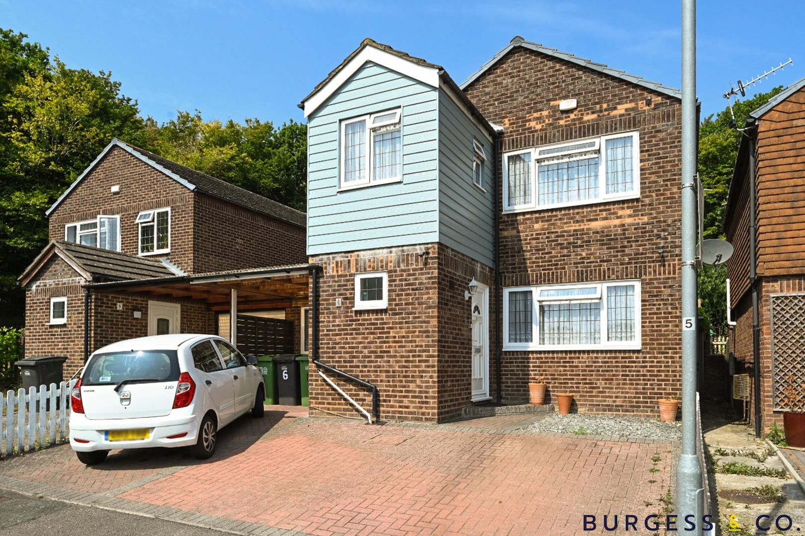 4 bed linkdetached house for sale in Pinewood Way, St. LeonardsOnSea