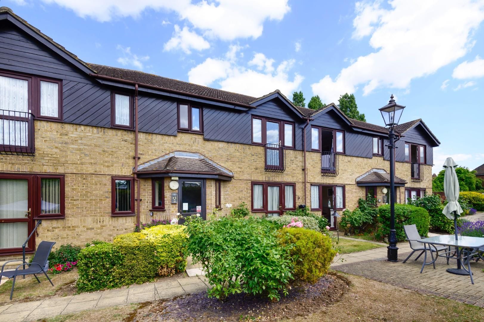 1 bed property for sale in Chapel Lodge, Upminster Road South, Rainham RM13 Zoopla