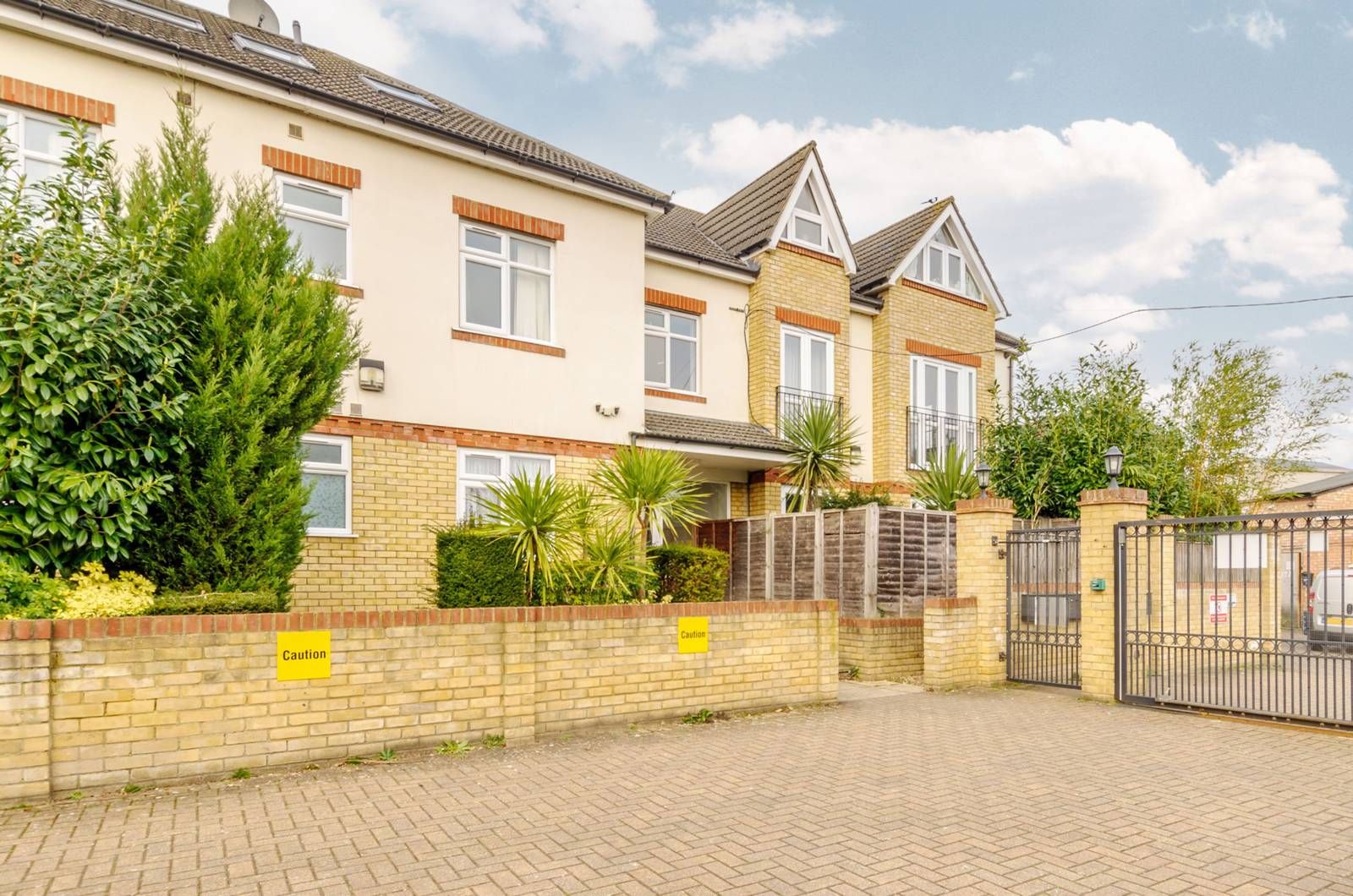 2 bed flat for sale in Whitefriars Drive, Harrow Weald, Harrow HA3 Zoopla