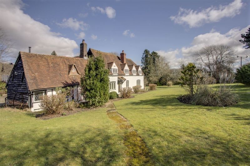 4 bed detached house for sale in Gilberts Hill, St. Leonards, Tring