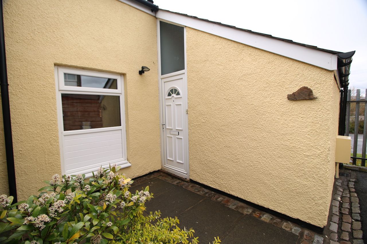 2 bed end terrace house for sale in Fergusson Road, Cumbernauld