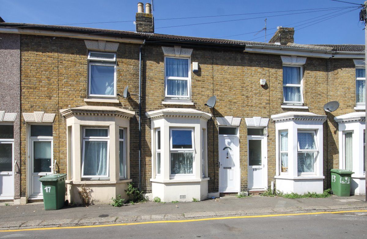 3 bed property for sale in Harris Road, Sheerness ME12 Zoopla