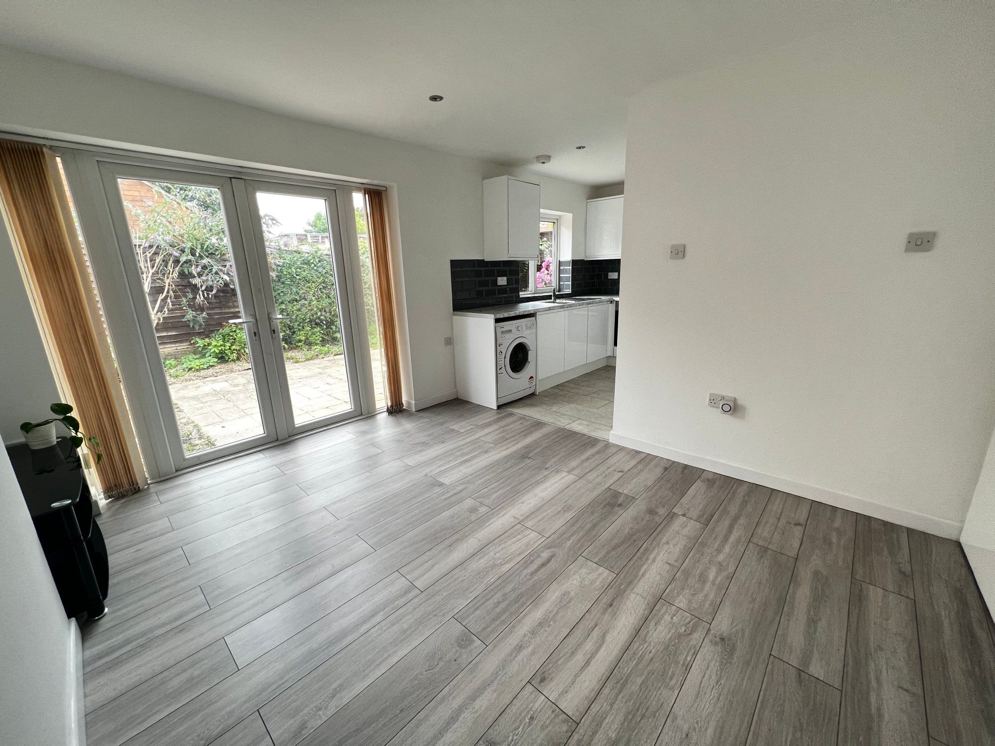 2 bed semidetached bungalow to rent in Victoria Road, Bradmore