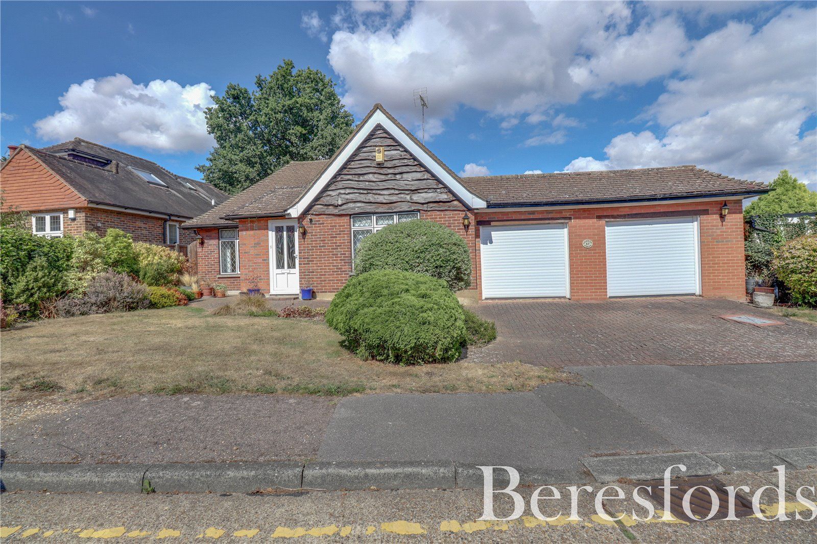 2 bed bungalow for sale in Cliveden Close, Shenfield CM15 Zoopla