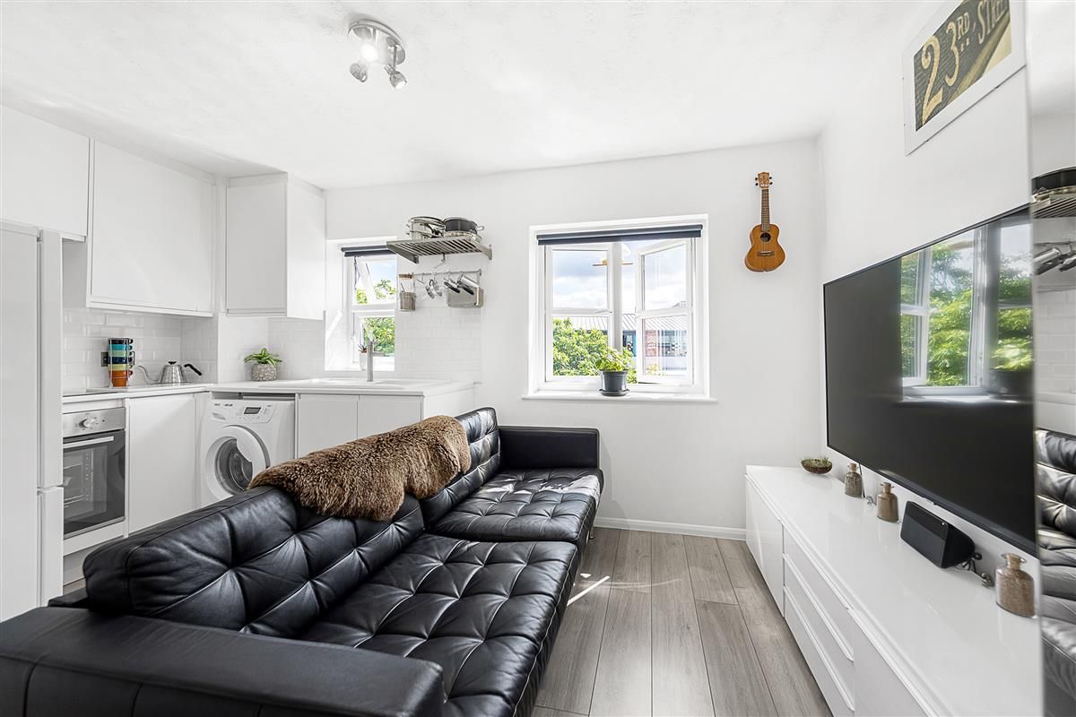 Monarch Mews London SW16