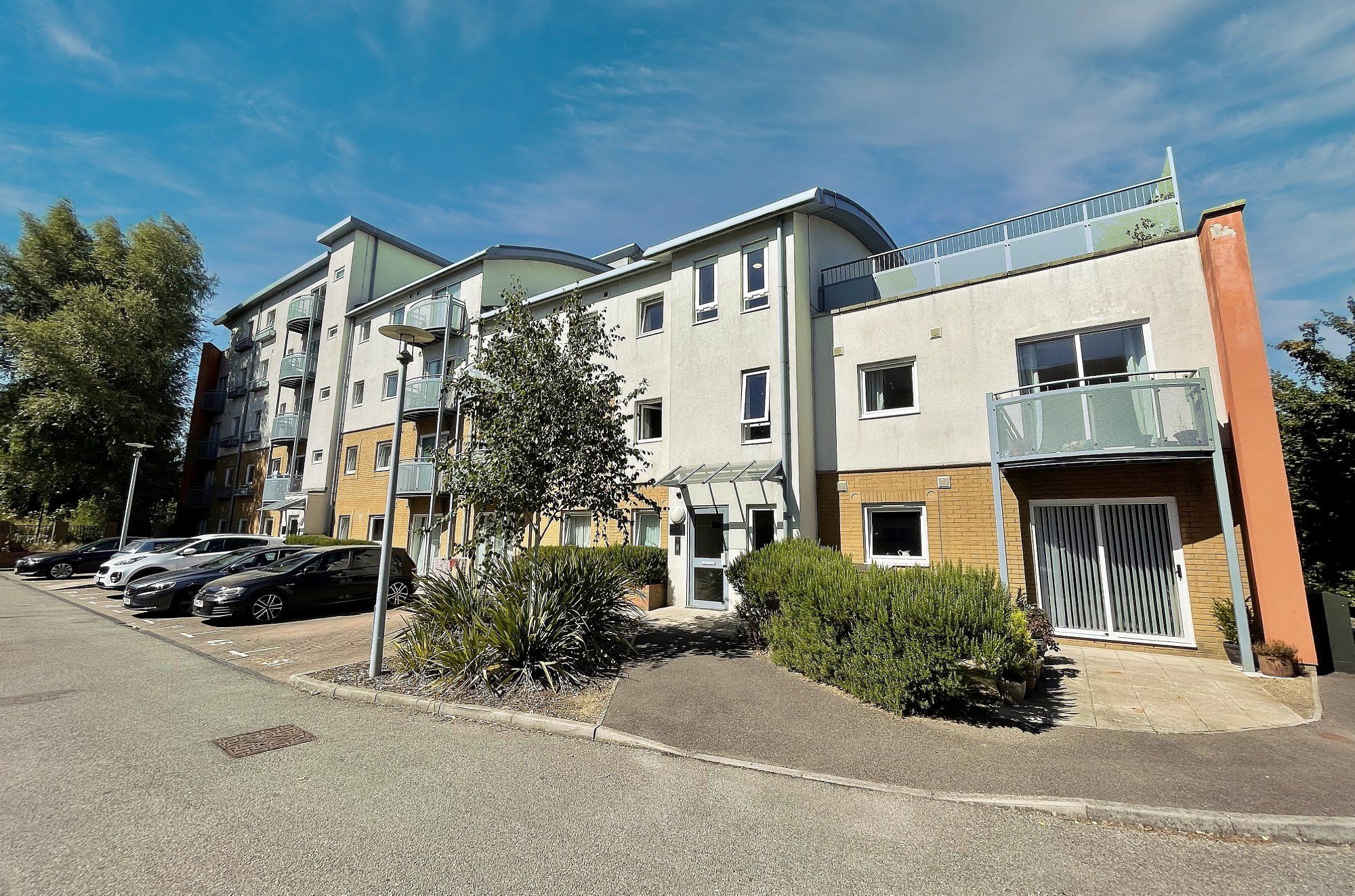 2 bed flat for sale in Pound Hill, Crawley RH10 Zoopla