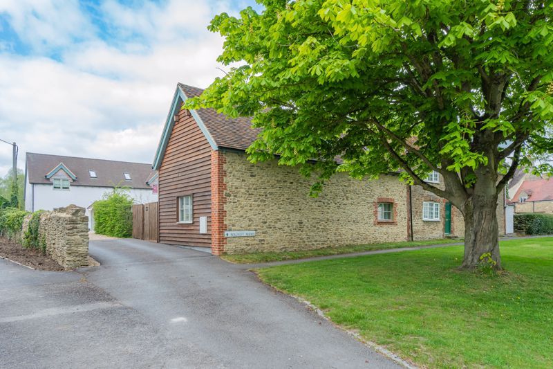 3 bed semidetached house for sale in Mill Road, Marcham, Abingdon OX13