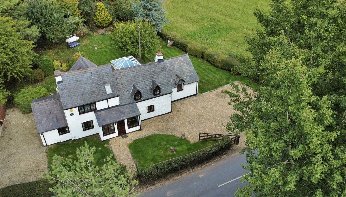4 bed detached house for sale in Meriden, Over 1/4 Acre, Surrounded By
