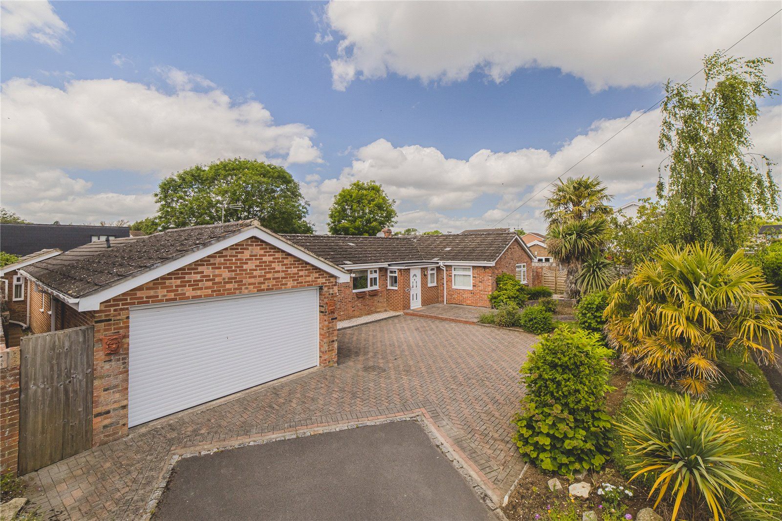 6 bed bungalow for sale in Okebourne Park, Swindon, Wiltshire, Liden