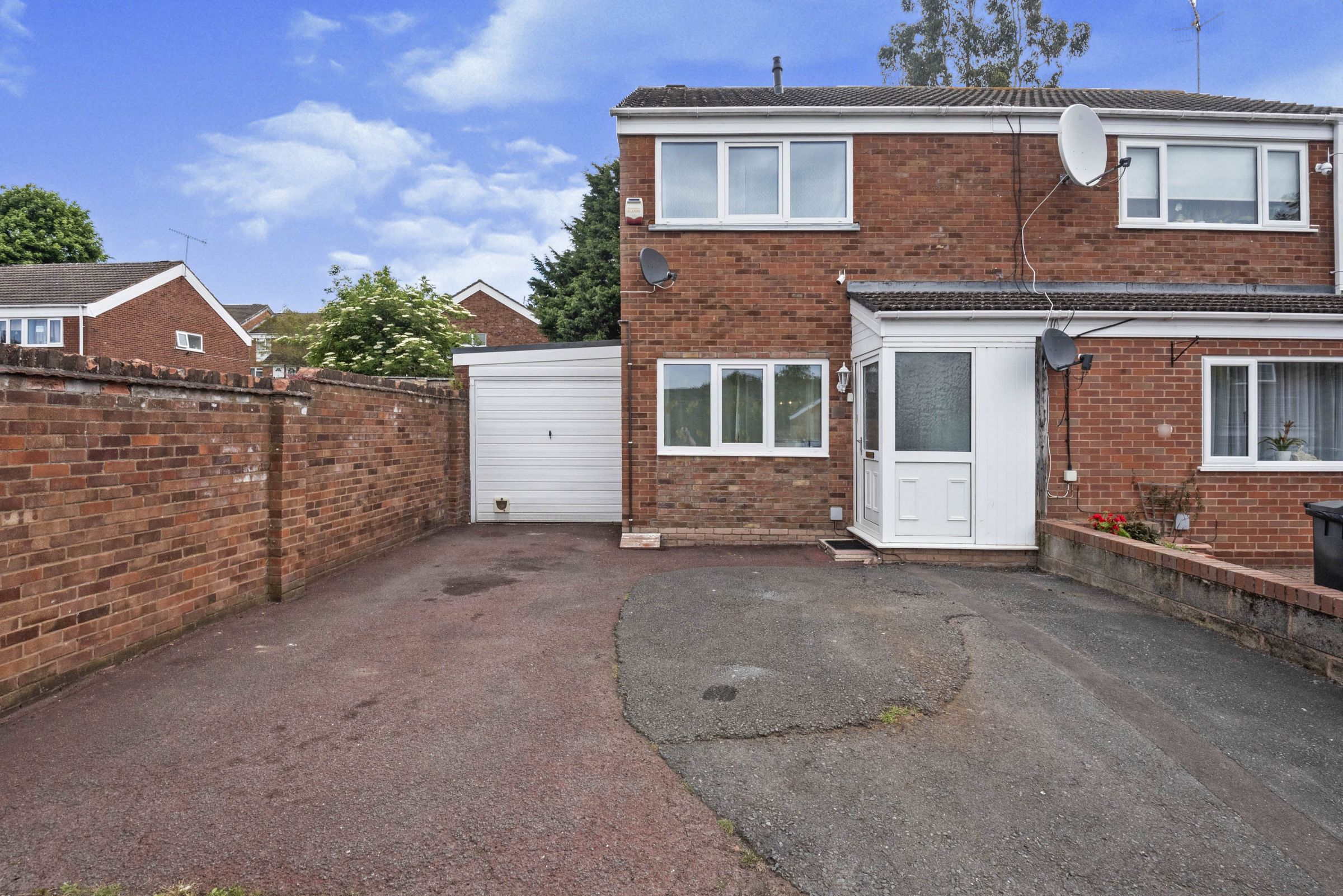 3 bed detached house for sale in Helford Close, Worcester