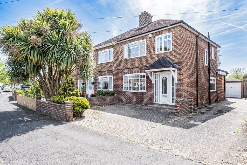 3 bed semidetached house for sale in Goshawk Gardens, Hayes, Middlesex