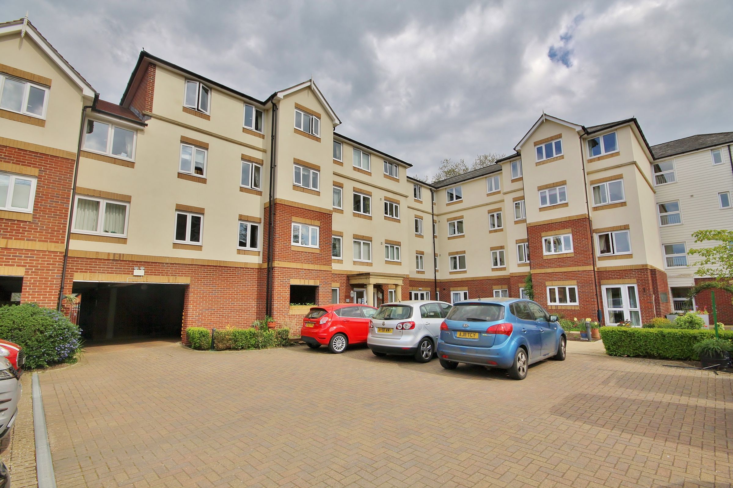 1 bed property for sale in Grove Road, Woking GU21 Zoopla