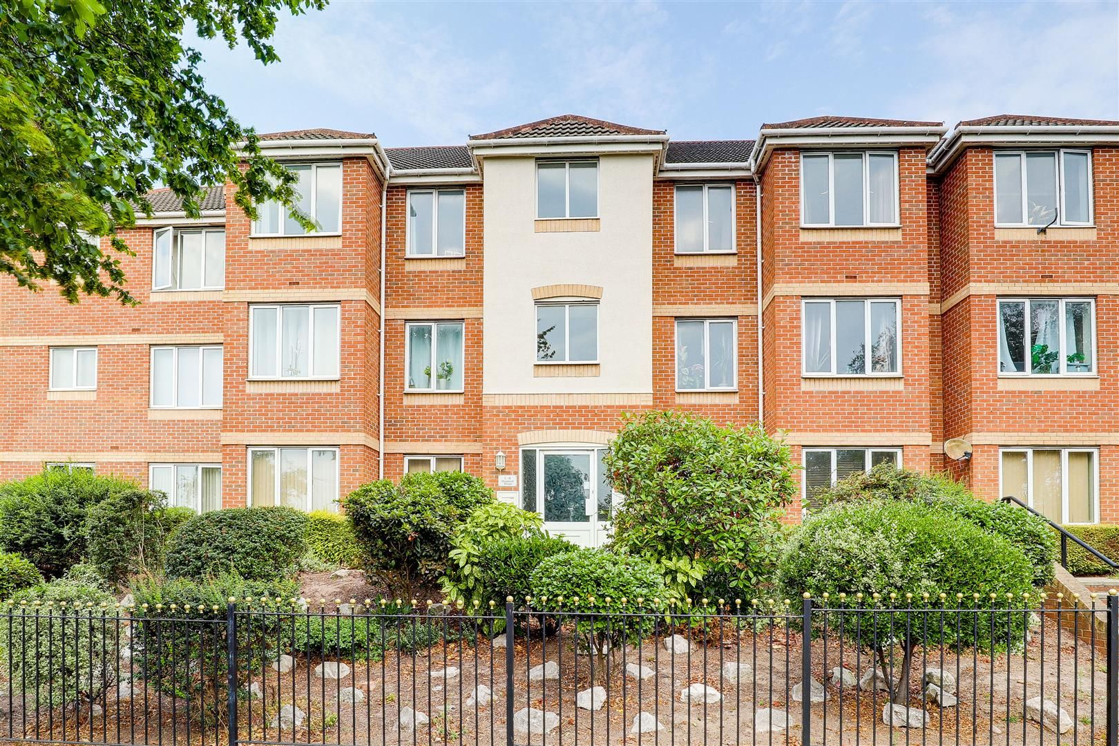 2 bed flat for sale in Arnold Road, Bestwood, Nottinghamshire NG5 Zoopla