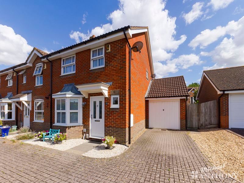 3 bed end terrace house for sale in Fairford Leys Way, Aylesbury HP19
