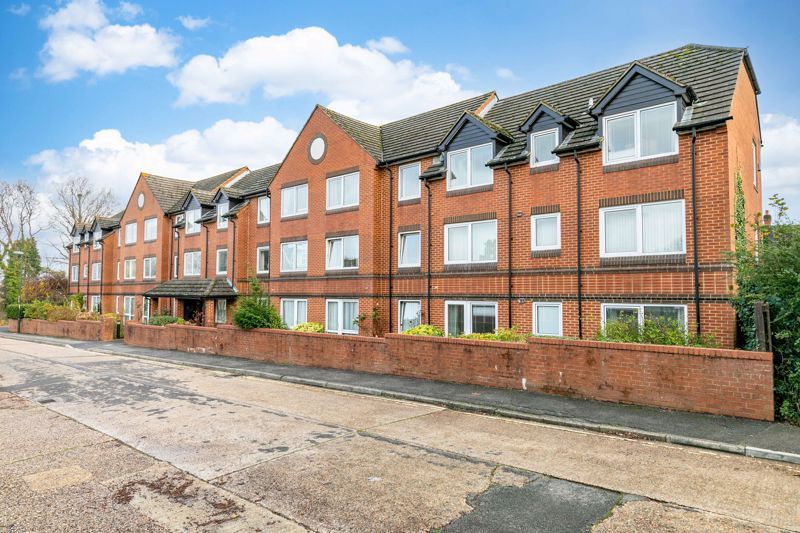 2 bed property for sale in Homethorne House, Oak Road, Southgate