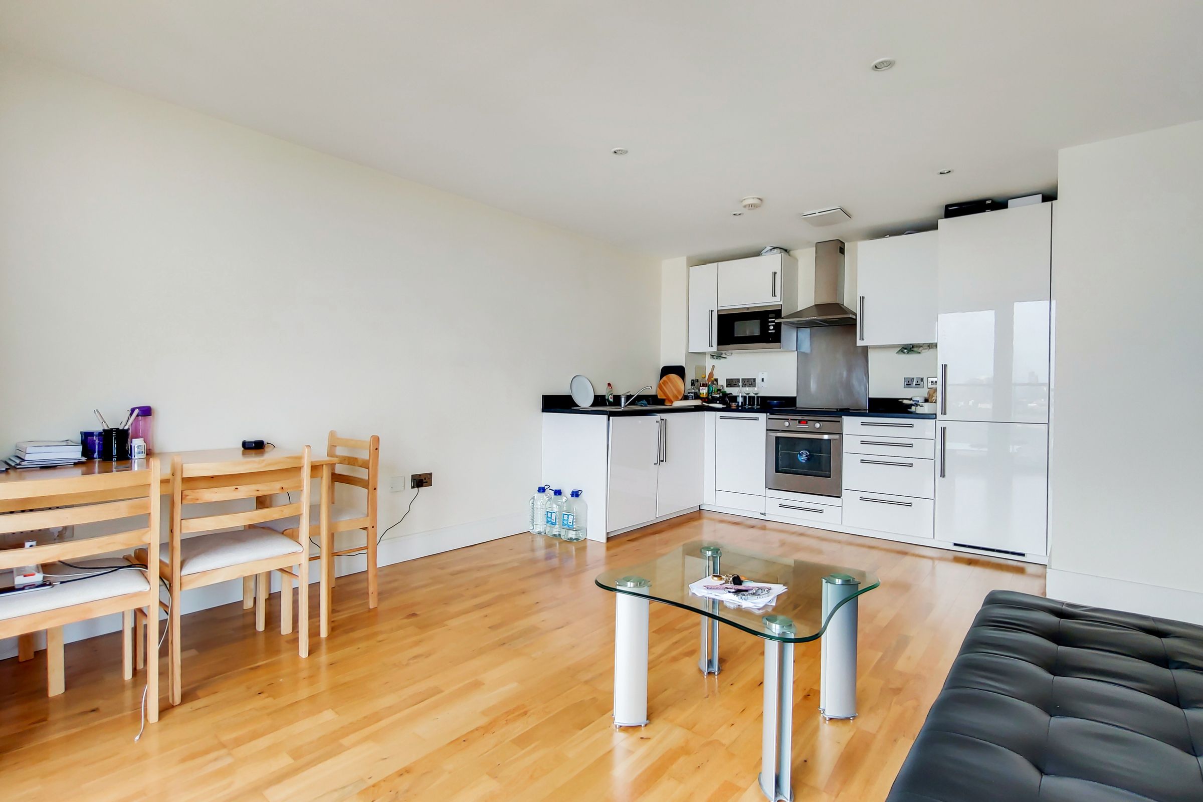 1 bed flat to rent in Parkview Apartments, 122 Chrisp Street, London