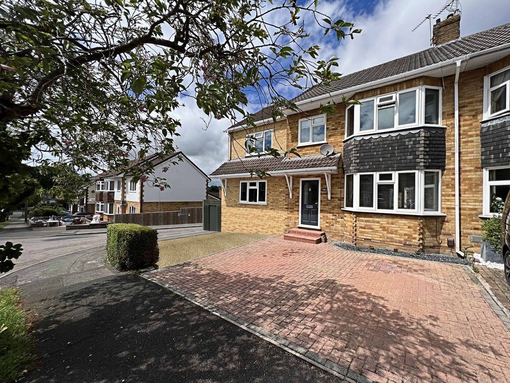 5 bed semidetached house for sale in Morley Road, Basingstoke RG21