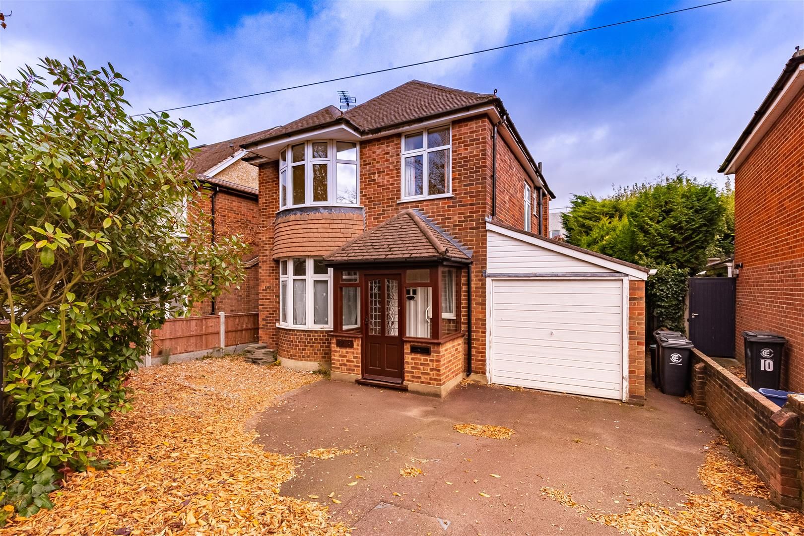 3 bed detached house for sale in Crows Road, Epping CM16 Zoopla
