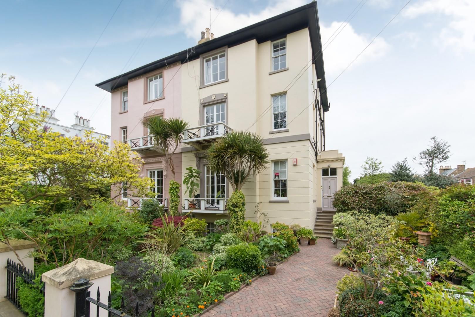 2 bed flat for sale in Vale Square, Ramsgate CT11 Zoopla