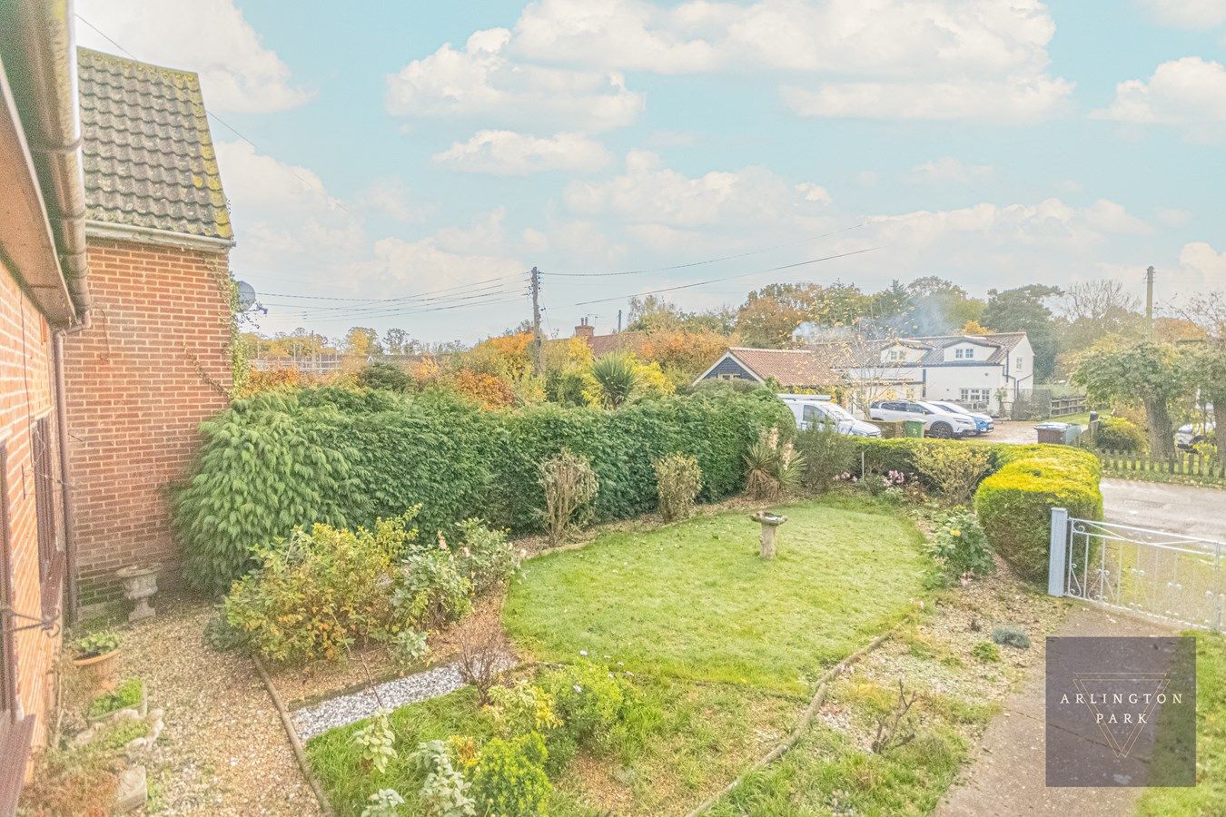 3 bed semidetached house for sale in Chapel Road, Hainford, Norwich