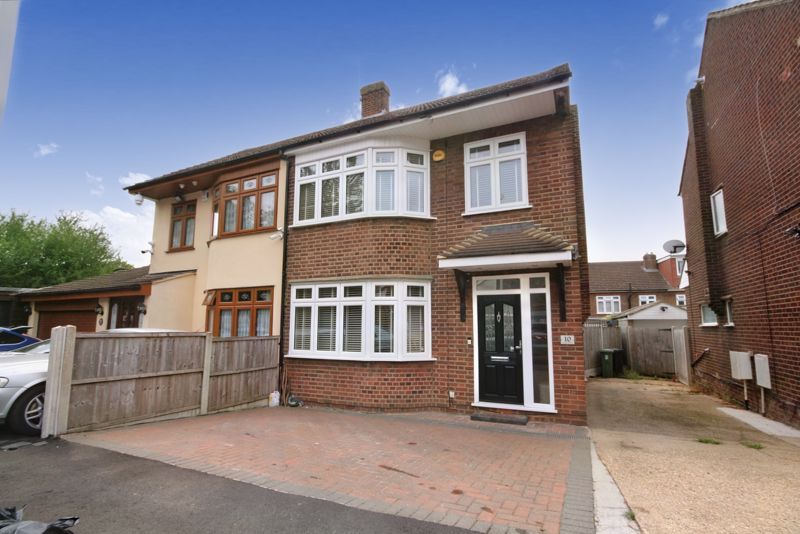 3 bed property for sale in Craven Gardens, Harold Wood RM3 Zoopla