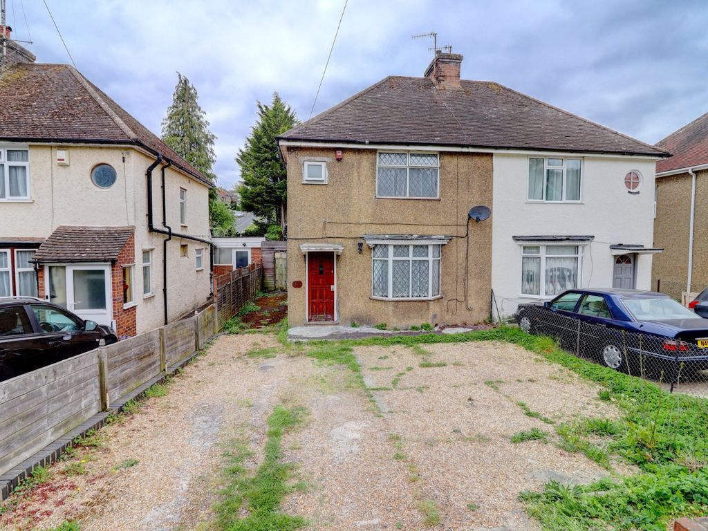 3 bed semidetached house to rent in Micklefield Road, High