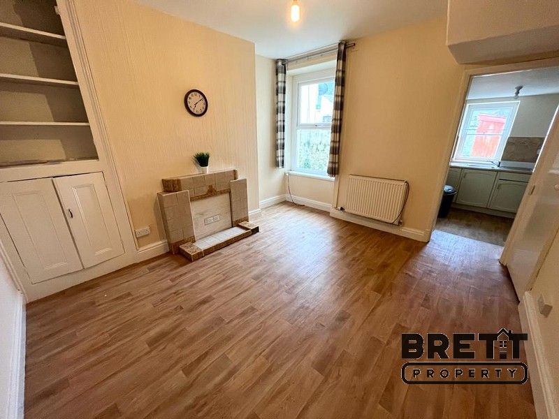 2 bed terraced house to rent in Trafalgar Road, Milford Haven