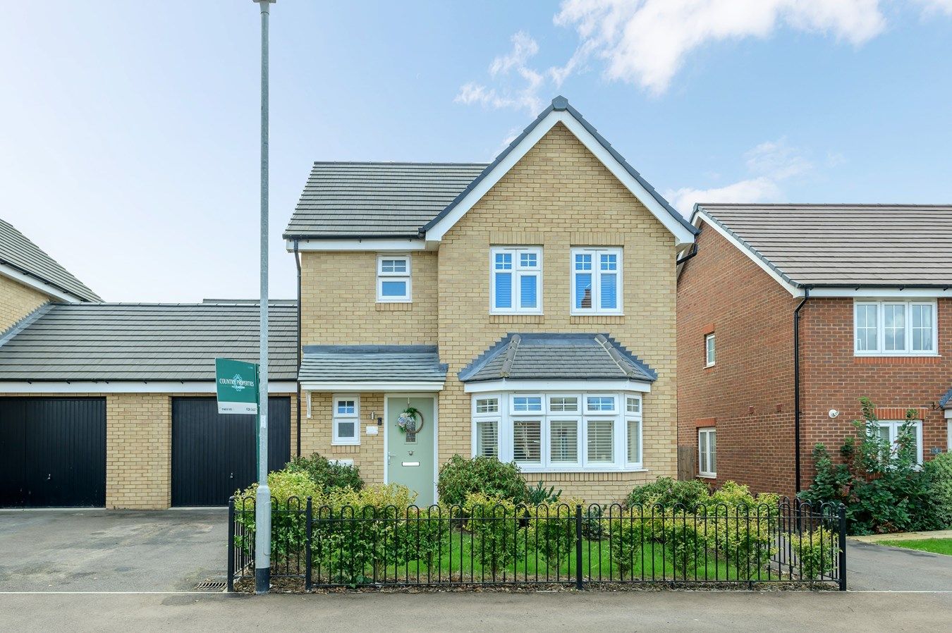3 bed linkdetached house for sale in Faraday Corner, Shefford SG17