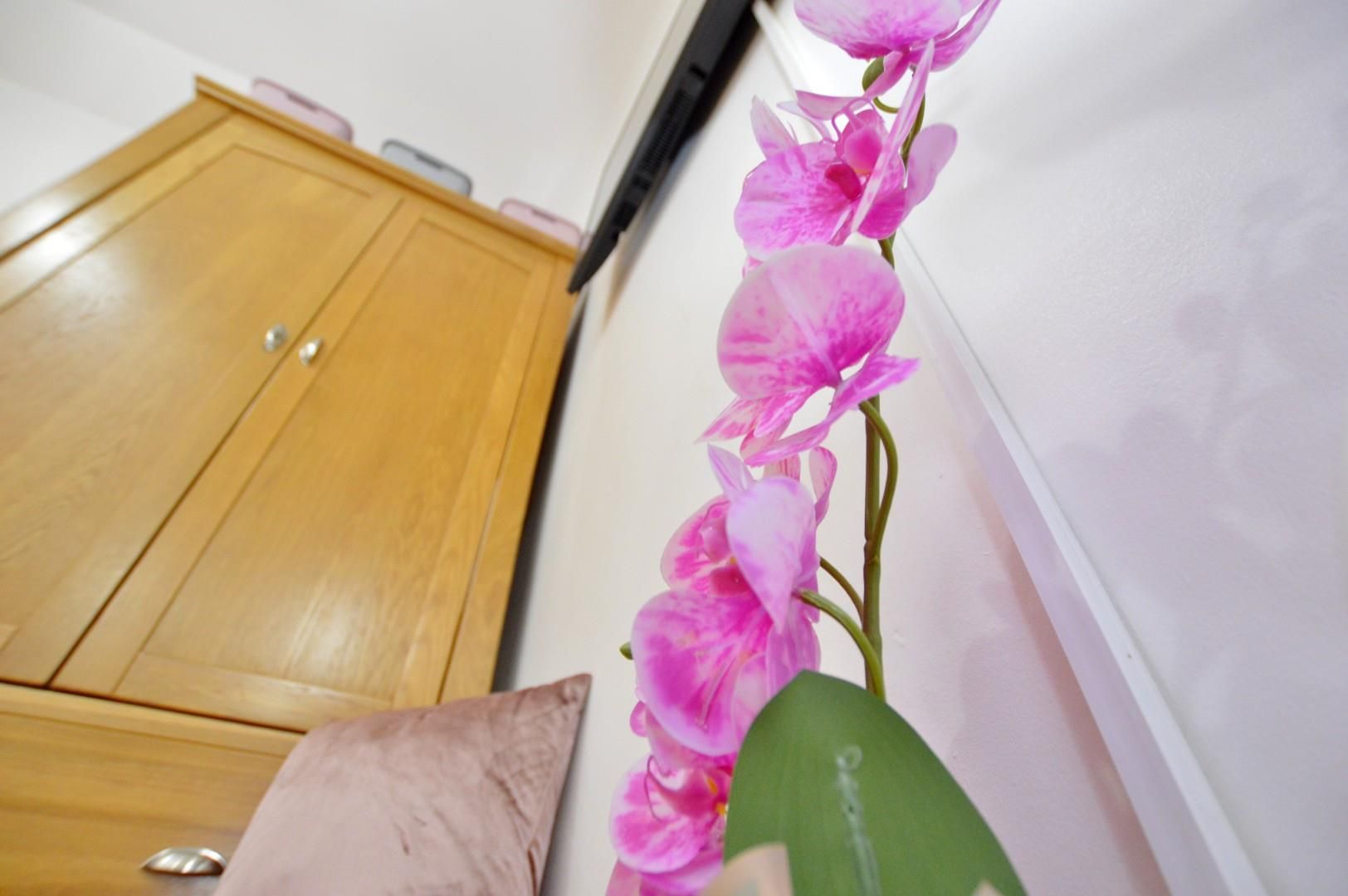 2 bed flat for sale in Ling Road, Canning Town E16 Zoopla