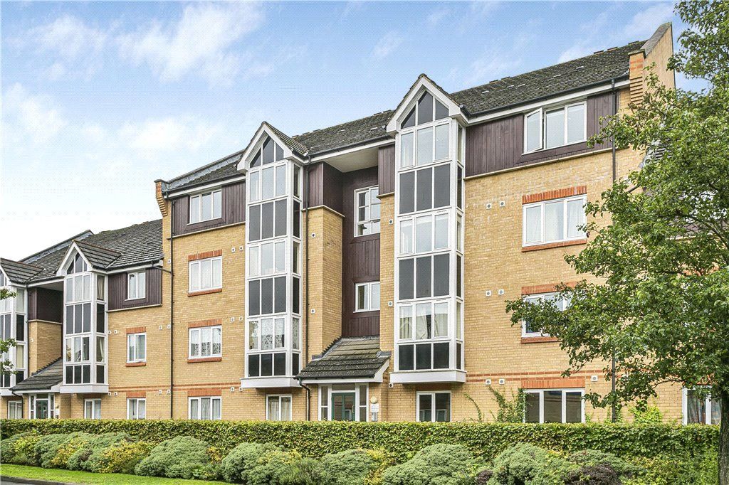2 bed flat to rent in Faraday Road, Guildford, Surrey GU1 Zoopla
