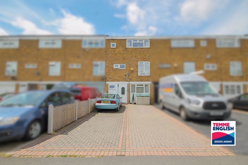 6 bed terraced house for sale in Little Lullaway, Laindon, Basildon