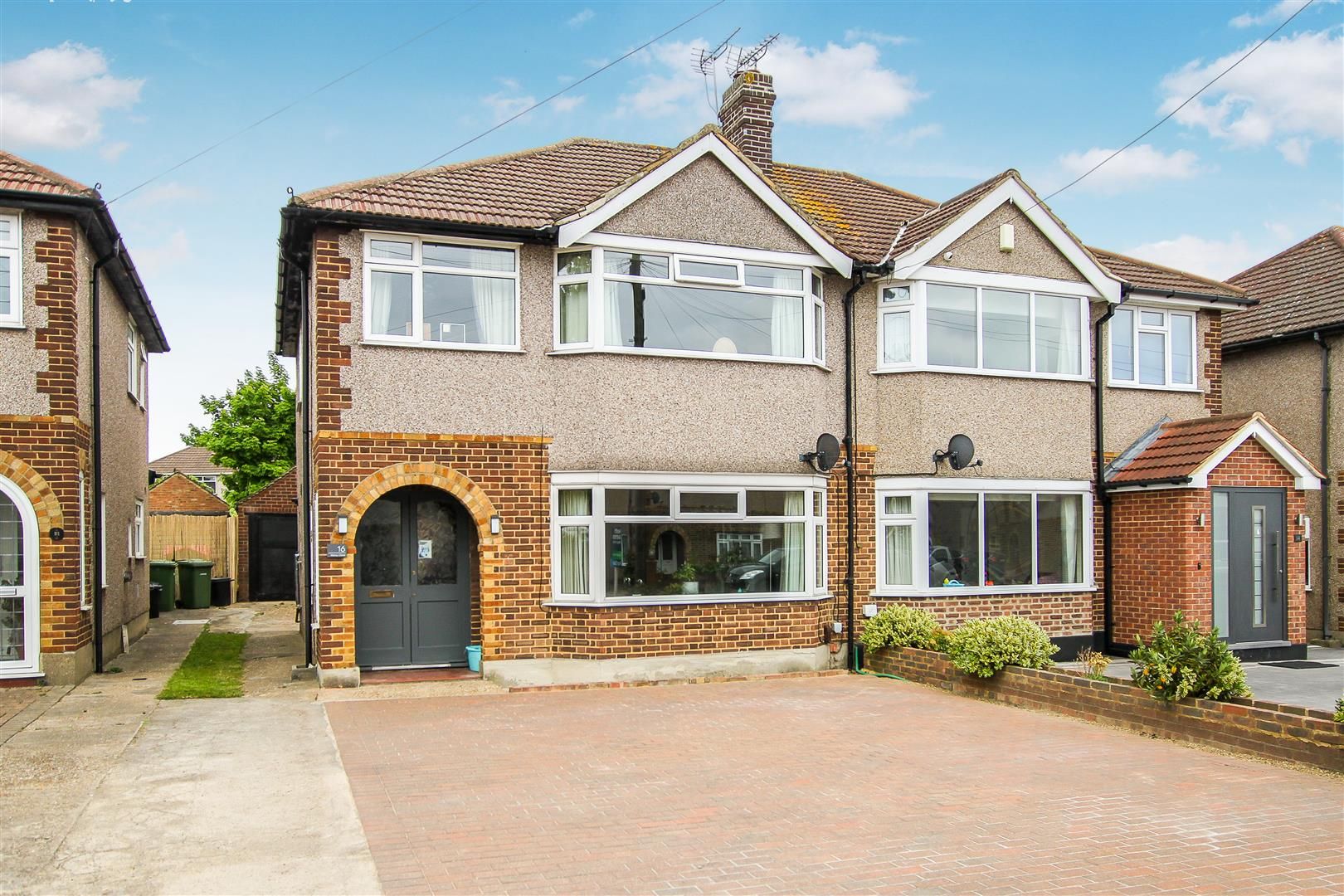 3 bed semidetached house for sale in Moray Close, Romford RM1 Zoopla